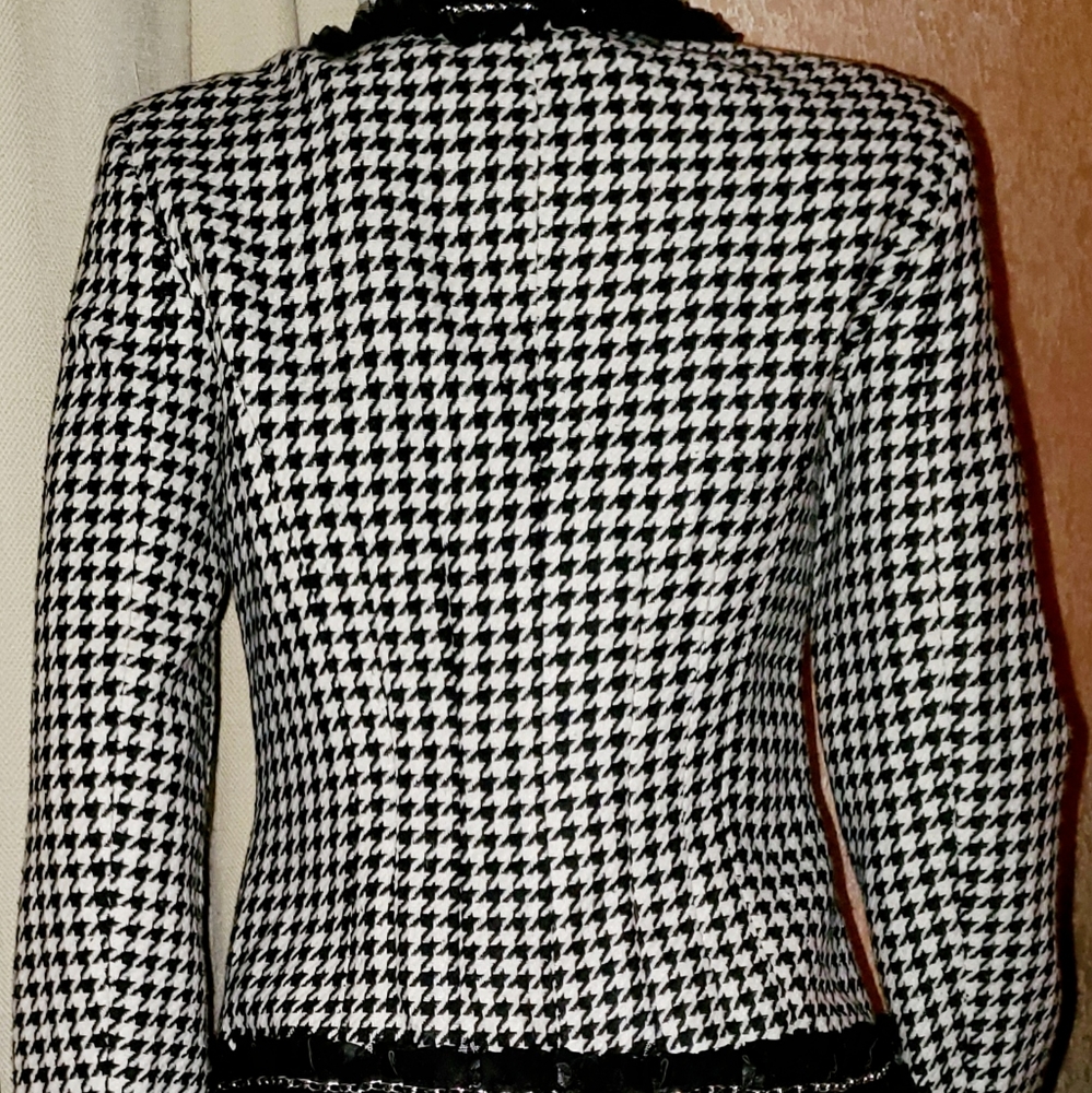 🖤NWT Black & White Houndstooth Suit w/ Black Lace & Chain Trim by WHBM🖤 - Picture 3 of 5